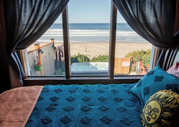 5 bedrooms, iron/ironing board, WiFi, bed sheets