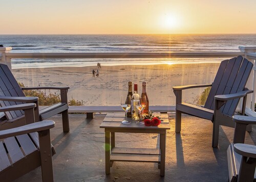 Enjoy family & friends while watching great surf action from hot tub