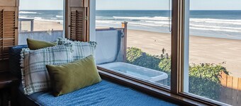 Frente a la playa, pasos de playa privada, gran sala con vista a la playa y piscinas de marea