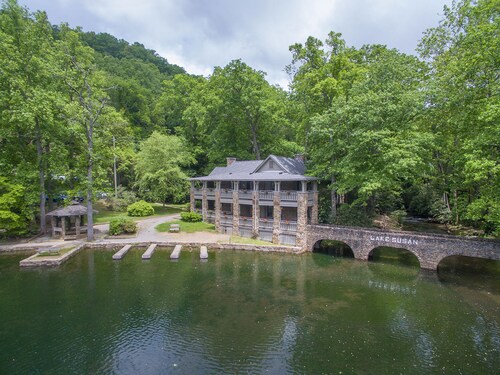 Fernledge | Peaceful & Pet-friendly 5BR Mountain Cottage