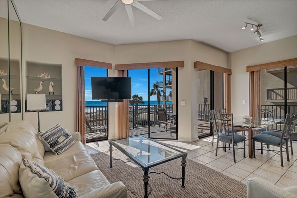 Flat-screen TV, DVD player - Phoenix V 101 | Beachfront | Splash Pad! | My Beach Getaways (Orange Beach)