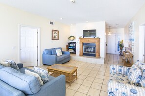 TV, DVD player - Gulf Front, Perfect For Weddings & Reunions- Pet Friendly. 3 Separate Condos. (Santa Rosa Beach)