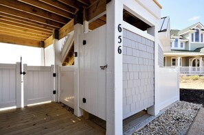 Property grounds - Sandy Toes & Salty Kisses: 8 King Master Suites, Family Reunions (Corolla)