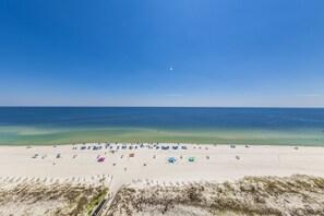 På stranden