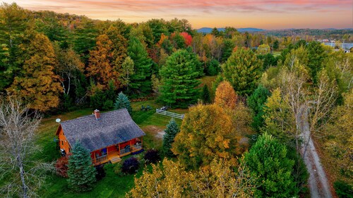 Aspen's Run: 3 br log cabin, wood stove, deck, firepit, window a/c