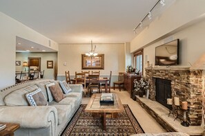 Fireplace, DVD player - Free SkyCard Act-Downtown Lux Condo, Ski-In/Out-Village-Breck Wetterhorn 3205 (Breckenridge)