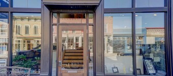 Perfect Location!  The Downtowner- Cozy and Convenient!