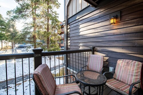 Double Eagle Roost Condo: Ski In, Walk To Main St