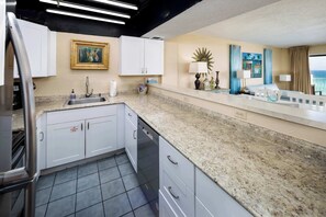 Full-size fridge, microwave, oven, stovetop