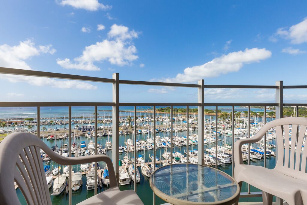 Aloha Condos, Ilikai Marina, Condo 1286, Oceanfront, AC