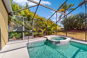 Innenpool, beheizter Pool