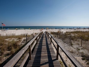 Una spiaggia nelle vicinanze