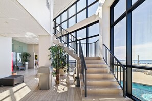 المنشأة من الداخل