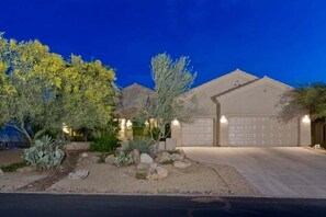 Exterior - Flash Sale! Rise and Shine W/ Mountain Views/ 3 BR/ Carefree (Cave Creek)