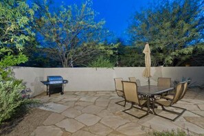 Outdoor dining - Flash Sale! Rise and Shine W/ Mountain Views/ 3 BR/ Carefree (Cave Creek)