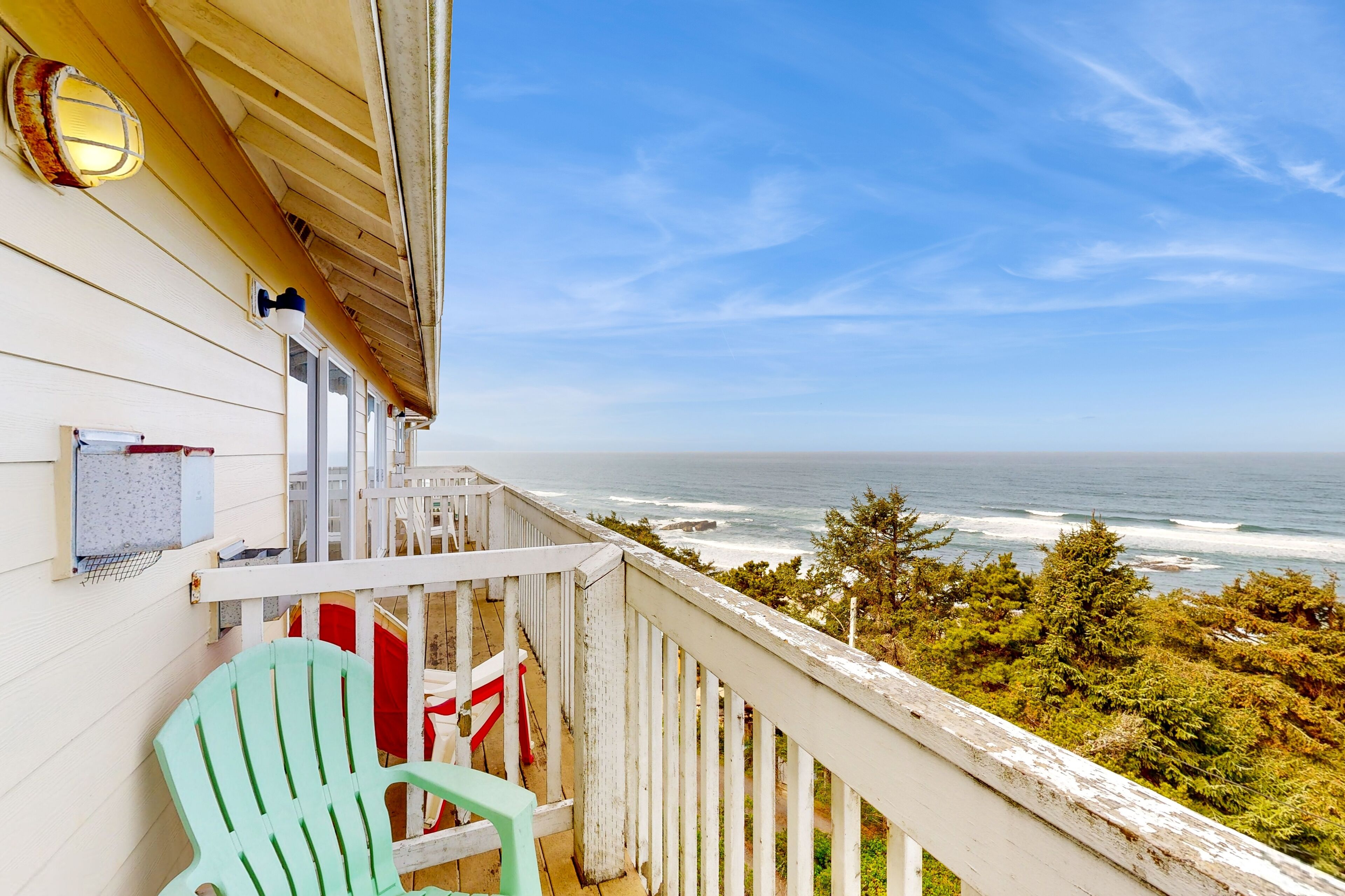 Upper-Level Studio with Sweeping Ocean Views - Dog-Friendly