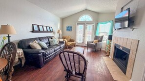 Een televisie, een dvd-speler en een kantoor