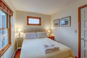 2 bedrooms, iron/ironing board, WiFi, bed sheets - Lakefront home with beach views, WiFi, gas grill & patio - near beach (Falmouth)