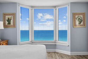 2 bedrooms, iron/ironing board, free WiFi, bed sheets - BEACHFRONT UNIT!! COMFORTABLY SLEEPS 8! UPDATED JUNE 2026!! (Panama City Beach)