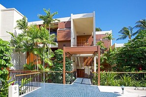 Exterior - Breathtaking top floor Oceanfront Condo many upgrades (Kamuela)