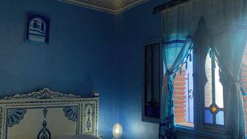 Decoración personalizada, muebles diferentes y escritorio