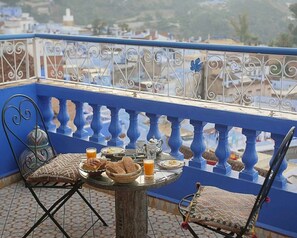 Desayuno de cocina local incluido todos los días