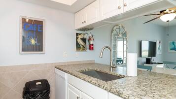 Frigorífic, microones, forn i placa de cuina