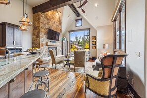 テレビ、暖炉、テレビゲーム