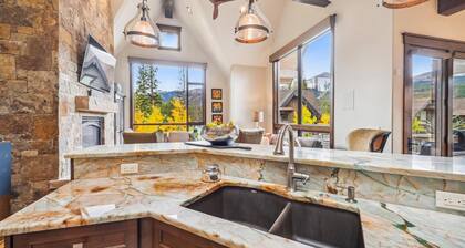Highwoods Shock Hill Townhome-Steps Away From Gondola-Hot Tub.