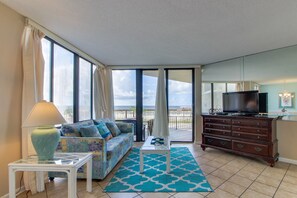 TV, DVD player, offices - Sunbird Beach Resort Condo with Shared Pool & Beach Access (Panama City Beach)