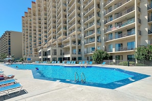 Una piscina cubierta, una piscina climatizada