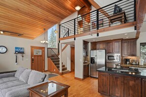 Interior - 8 Mt Baker - Elegant & Peaceful, SHARC Passes, Hot Tub, Great Location! (Sunriver)