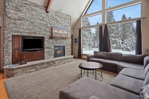TV, fireplace, DVD player - 8 Mt Baker - Elegant & Peaceful, SHARC Passes, Hot Tub, Great Location! (Sunriver)
