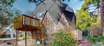 Unikt geodesisk kuppel hjem med dekk og nydelig utsikt - 2 hunder i orden!