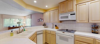 Lakeview casa w / piscina compartida, puerto deportivo y canchas de voleibol