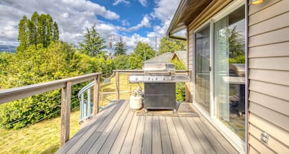 Magnífica casa para perros con vistas al lago y a la montaña desde una gran terraza