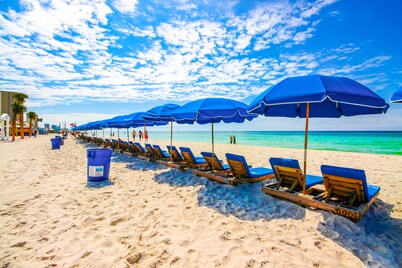 Beachfront Condo with Access to Pool, Gym, & Game Room - Snowbirds Welcome