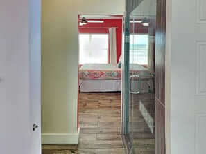 5 bedrooms, travel cot, Internet, bed sheets