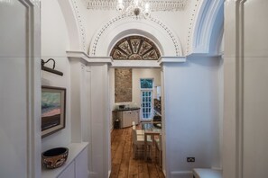 Casa geminada, 4 quartos | Cozinha privada | Geladeira grande, micro-ondas, fogão, cooktop