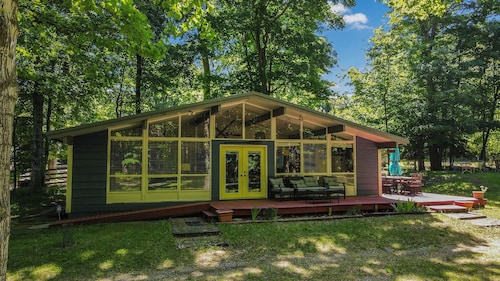 Lyhyt kävelymatka Sandy Dunesiin Michigan-järvellä - lähellä Mt. McSauba