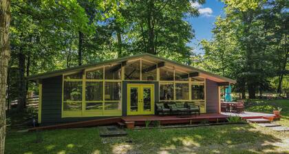 Lyhyt kävelymatka Sandy Dunesiin Michigan-järvellä - lähellä Mt. McSauba