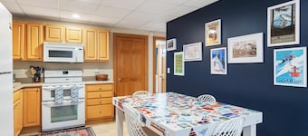 Charmant 2 slaapkamer Discipelen Condo gunstig gelegen direct aan de pistes!