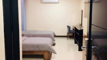 Habitación estándar con 2 camas individuales | Escritorio, wifi gratis, ropa de cama