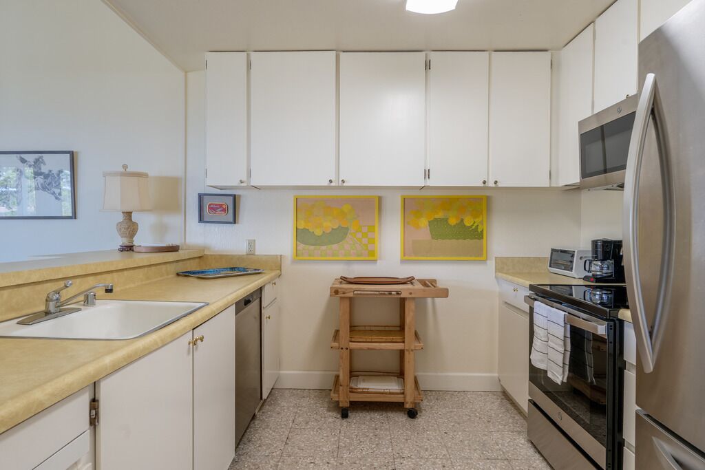 Fridge, microwave, dishwasher, coffee/tea maker