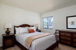 2 bedrooms, iron/ironing board, Internet, bed sheets