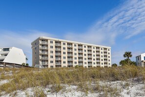 Exterior - Coastal decor w/a balcony & beachfront, pool view! 🌅 (Destin)