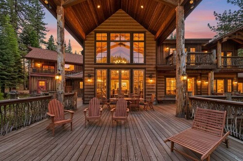 Bullshead By Tahoe Getaways - Pet-Friendly 4700SQ FT Luxury Riverfront Estate w Hot Tub