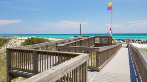 On the beach - Gulf Front ~ Private Balcony ~ Pool (Miramar Beach)
