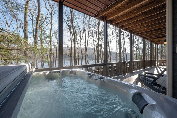 Outdoor spa tub