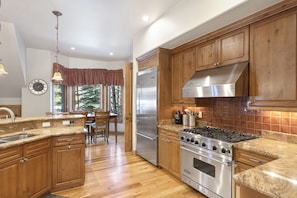 Fridge, microwave, oven, stovetop - Charming Peak 8 Home: Perfect for families ready to explore! (Breckenridge)